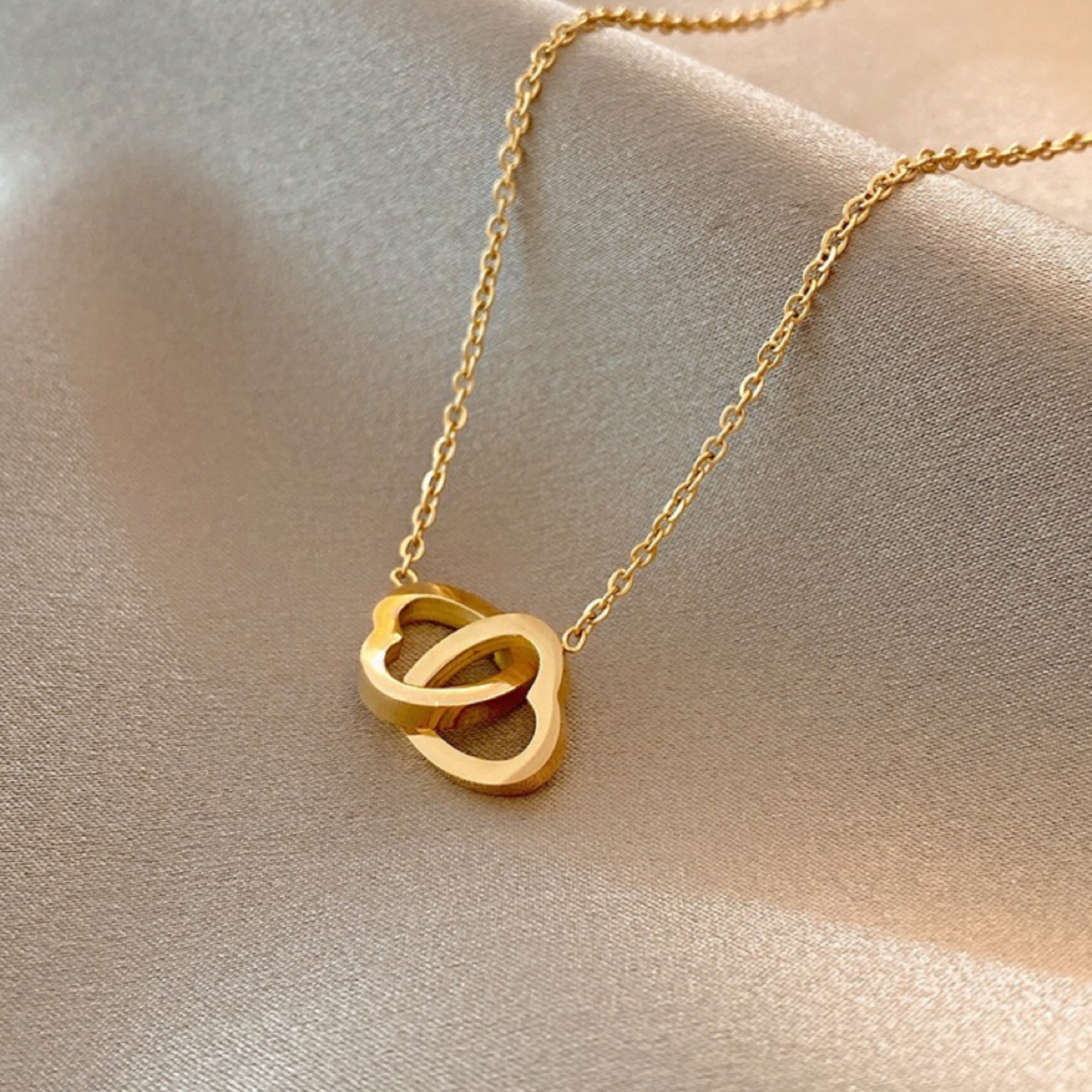 HEART NECKLACE - GOLD