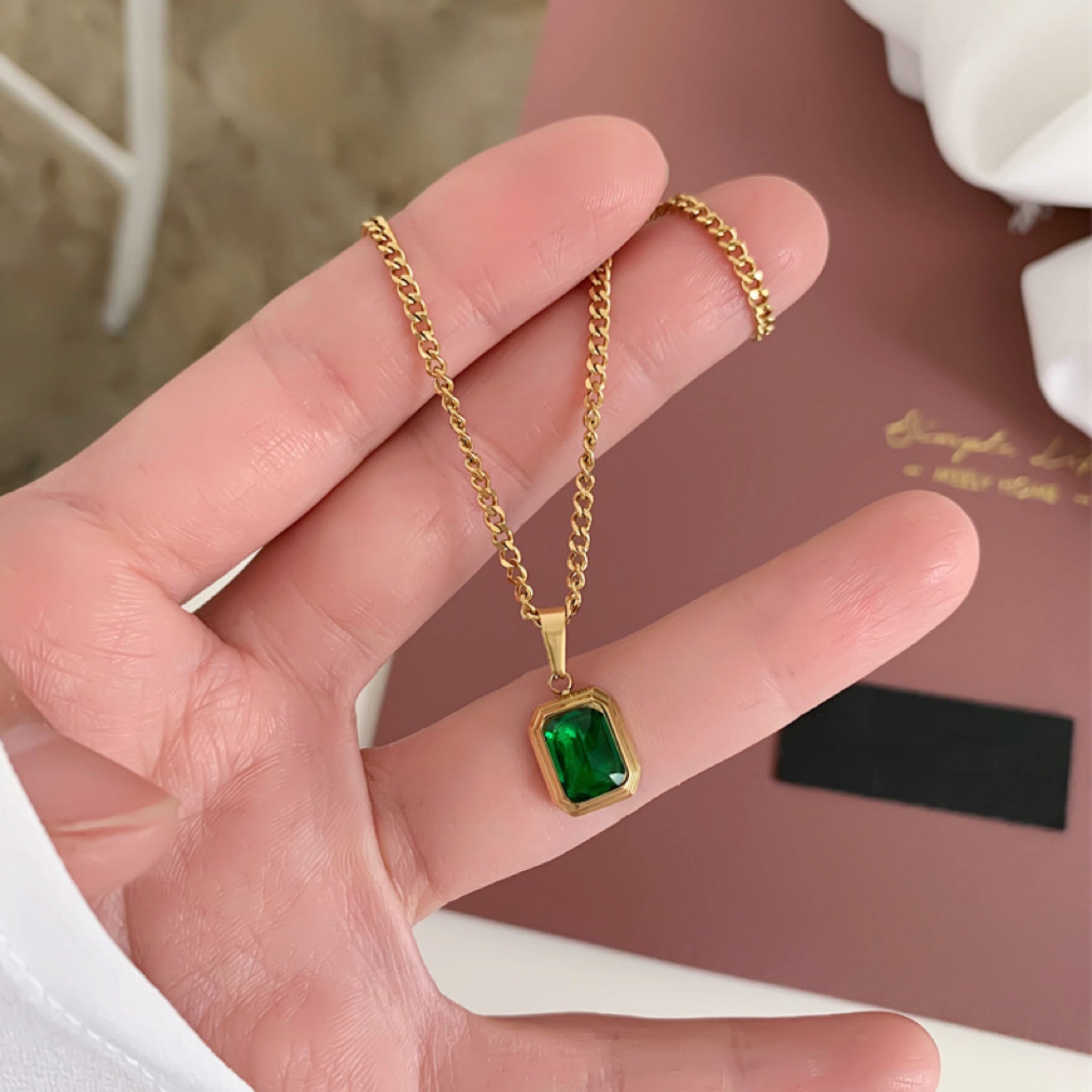 FRENCH EMERALD LUXURY PENDANT - GOLD